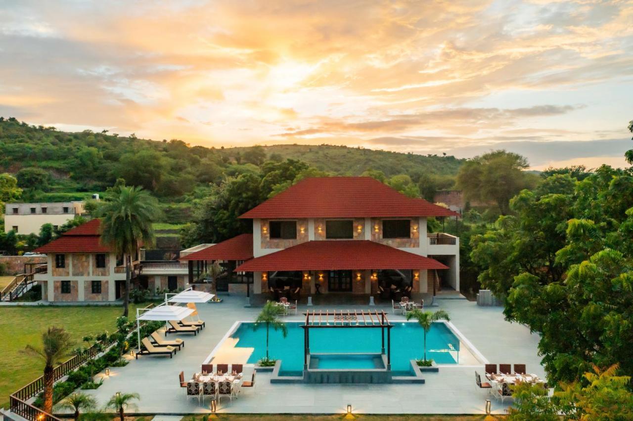 Sarasiruham Resort - Private Pool Villa In ウダイプル エクステリア 写真